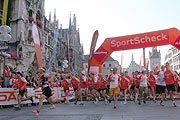 Warten auf den Start zum Halbmarathon-Lauf 2007 (Foto: Martin Schmitz)